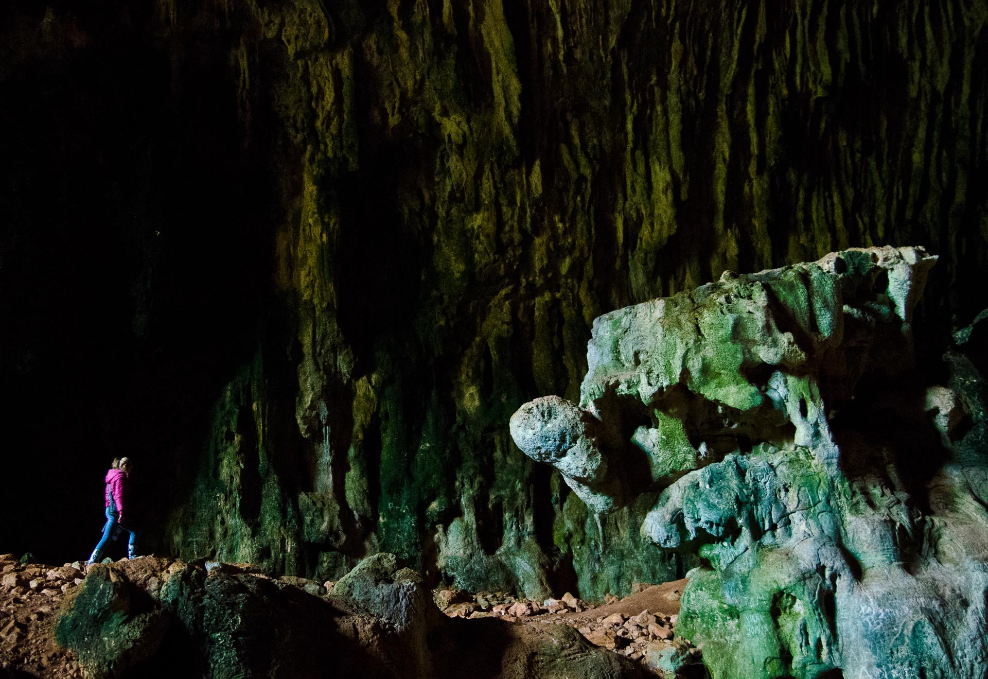 Die Höhle der Heiligen Paraskevi auf Kreta – faszinierende Tropfsteinformationen und mystische Atmosphäre.